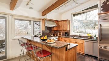 Condo, 4 habitaciones | Cocina privada | Refrigerador, horno, cafetera y tetera y tostadora