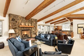 Fireplace - Deluxe 3 & 4 Bedroom Aspen Apartments Next to Silver Queen Gondola (Aspen)