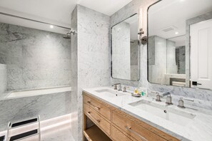 Apartment, 4 Schlafzimmer | Badezimmer | Handtücher