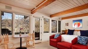 Leilighet, 1 soverom | Oppholdsrom | Peis