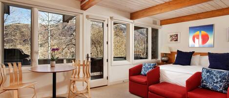 Condo, 1 Bedroom | Living room | Fireplace