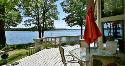 Cheif Lake Lodge 4 Bedroom Home by RedAwning