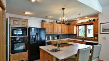 Rumah, 4 kamar tidur | Dapur pribadi | Lemari es, oven, mesin pembuat kopi/teh, dan pemanggang roti