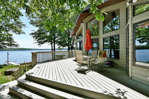 Cheif Lake Lodge 4 Bedroom Home by RedAwning