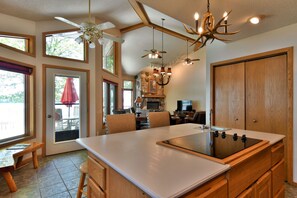 House, 4 Bedrooms | Private kitchen