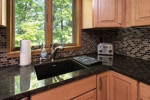 Condo, 3 Bedrooms | Private kitchen | Fridge, oven, coffee/tea maker, toaster