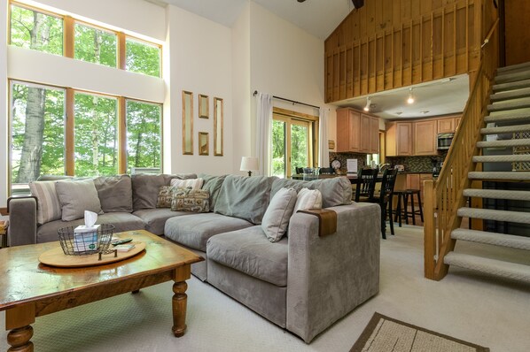 Condo, 3 chambres | Aire de séjour