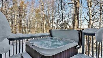 Condo, 3 Bedrooms | Property grounds