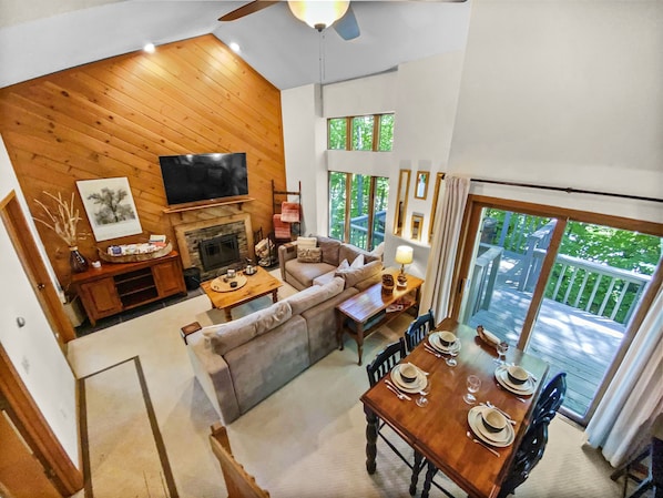 Condo, 3 Bedrooms | Living area