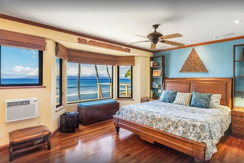 Spectacular Oceanfront 4 Bedroom