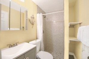 Hair dryer, towels - MT Sandy Haven is a 1 bedroom 1 bath in multi-family near beach (Fort Myers Beach)