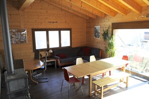 Interior - Spacious Chalet with outside Hot tub in 4Vallées ski resort in La Tzoumaz. (La Tzoumaz)