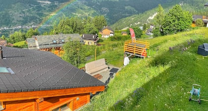 Spacious Chalet with outside Hot tub in 4Vallées ski resort in La Tzoumaz.