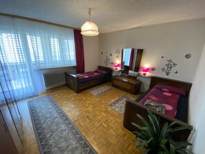 3 habitaciones, escritorio, wifi gratis y ropa de cama 