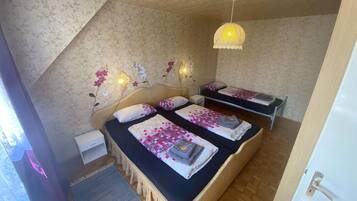 3 quartos, escrivaninha, Wi-Fi de cortesia, roupa de cama