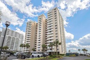 Exterior - ~ Beach Beauty ~ Beautiful Ocean Front Condo! (Myrtle Beach)