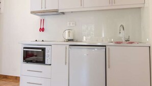 Comfort Apartment | Private kitchen | Fridge, toaster oven, cookware/dishes/utensils, cleaning supplies - Kirki Filoxenia Apts By Checkin (Corfu)