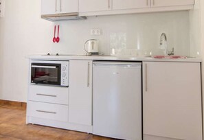 Comfort Apartment | Private kitchen | Fridge, toaster oven, cookware/dishes/utensils, cleaning supplies - Kirki Filoxenia Apts By Checkin (Corfu)