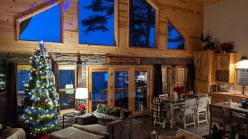 Een smart-tv en een open haard