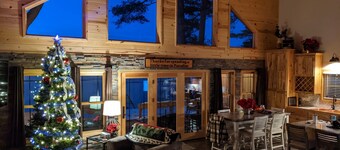 Cozy Home, Hot Tub, Dock, Kayaks, Swimming, Fishing, Pub in Walking Distance