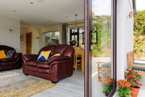 Interior - Mins walk from the beach. Great Location (Renvyle,)