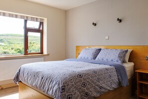 2 bedrooms, WiFi - Mins walk from the beach. Great Location (Renvyle,)