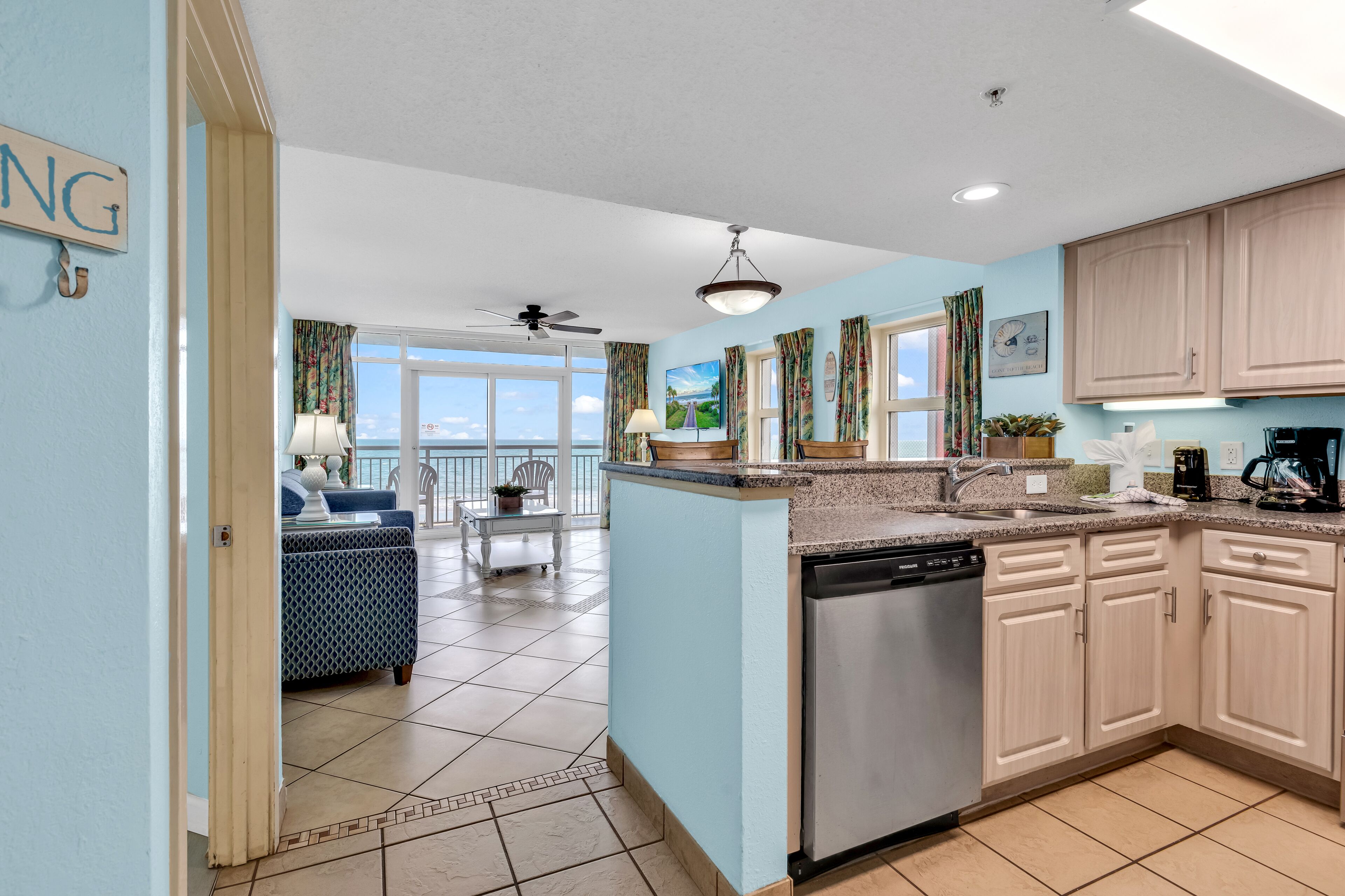 Classic Condo, 2 Bedrooms, Ocean View, Oceanfront | Private kitchen