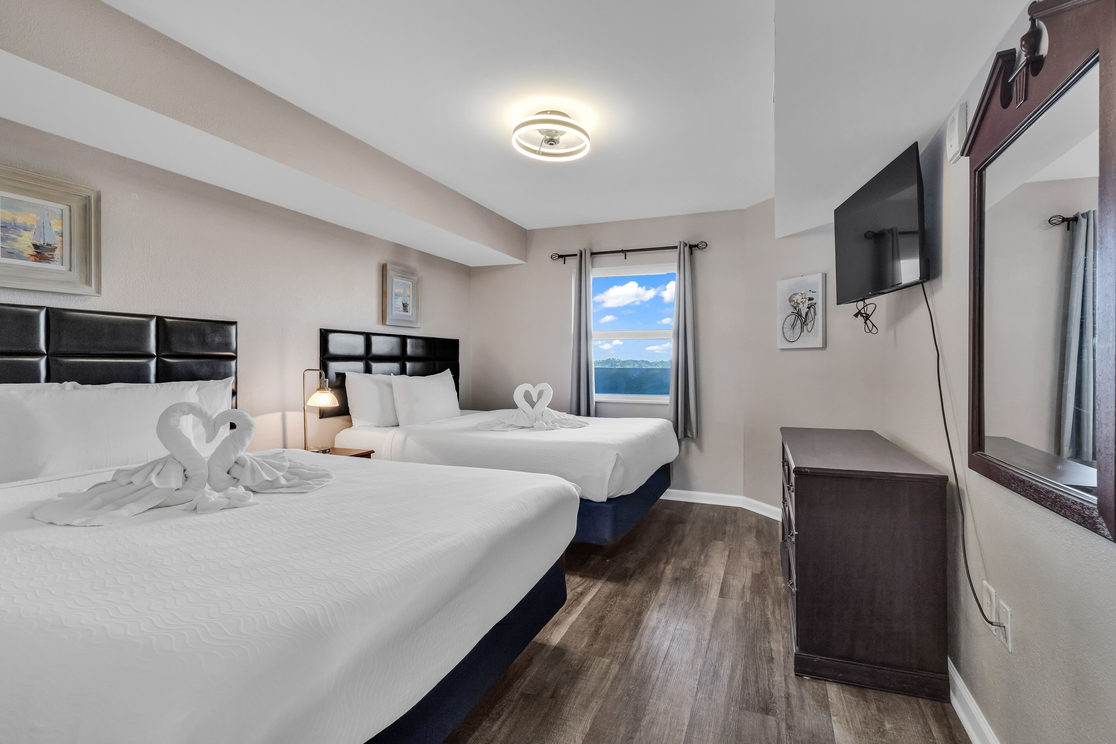 Comfort Condo, 1 Bedroom, Balcony, Beach View