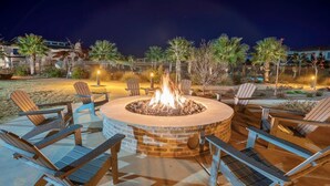 Property grounds - Arcadia 50 | Shuffleboard * Sleeps 22 * Views of Red Rocks (Santa Clara)