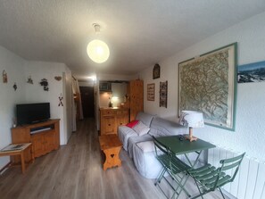 TV - Studio + Mountain corner - 4 people (Chantemerle)