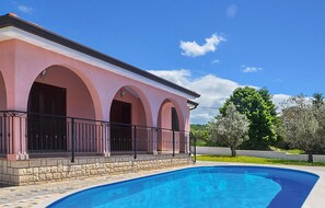 Outdoor pool - Amazing Home in Dracevac With Outdoor Swimming Pool, Wifi and 3 Bedrooms (Porec)