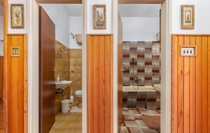 House | Bathroom