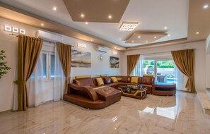 House | Living room | Smart TV, foosball, table tennis - Nice Home in Dubrava kod Sibenika With Outdoor Swimming Pool, Wifi and 5 Bedrooms (Sibenik)