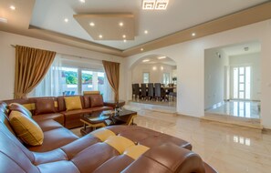 House | Living room | Smart TV, foosball, table tennis - Nice Home in Dubrava kod Sibenika With Outdoor Swimming Pool, Wifi and 5 Bedrooms (Sibenik)