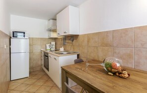 Apartment | Private kitchen | Cookware/dishes/utensils - Amazing Apartment in Pula With Wifi (Pula)