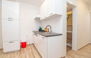 Apartment | Eigene Küche | Kühlschrank, Kochgeschirr/Geschirr/Besteck