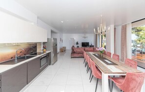House | Private kitchen | Fridge, stovetop, high chair, cookware/dishes/utensils