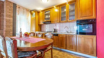 Apartment | Eigene Küche | Kühlschrank, Kochgeschirr/Geschirr/Besteck