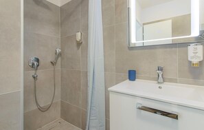 Apartment | Bilik Mandi | Tuala disediakan 