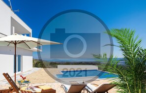 Outdoor pool - Beautiful Home in Prgomet With 3 Bedrooms, Wifi and Outdoor Swimming Pool (Prgomet)