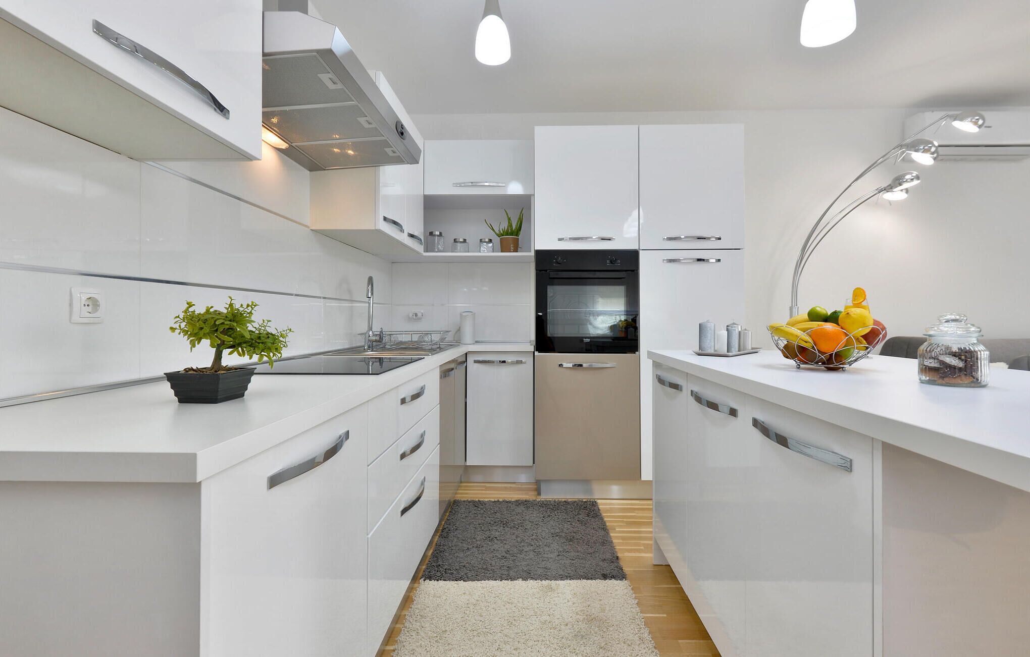 House | Private kitchen | Fridge, stovetop, cookware/dishes/utensils