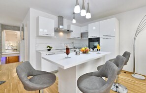 House | Private kitchen | Fridge, stovetop, cookware/dishes/utensils