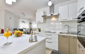 House | Private kitchen | Fridge, stovetop, cookware/dishes/utensils