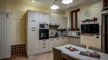 Microwave, coffee/tea maker, cookware/dishes/utensils