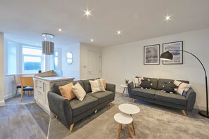 House | Living area | 32-inch flat-screen TV with digital channels, TV - Beach Haven (Whitby)