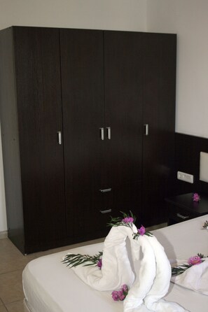 1 Schlafzimmer, Schreibtisch