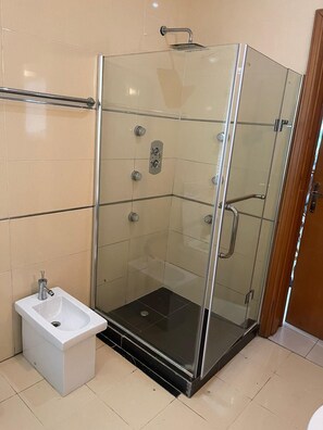 Bathroom - Nigus House Ikoyi - 2 bedrooms Penthouse (Lagos)