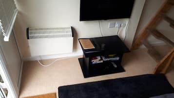 1 habitación, tabla de planchar con plancha, wifi gratis y ropa de cama