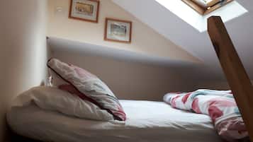 1 habitación, tabla de planchar con plancha, wifi gratis y ropa de cama
