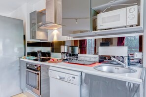 Réfrigérateur, micro-ondes, four, lave-vaisselle